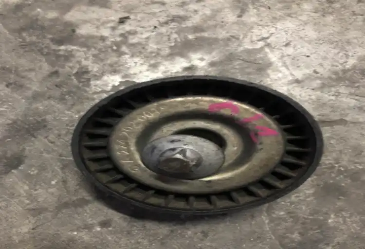 Guide roller to oil filter housing