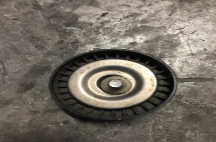 Guide roller to oil filter housing